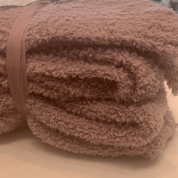 Barefoot Dreams faded rose blanket - Picture 6 of 6